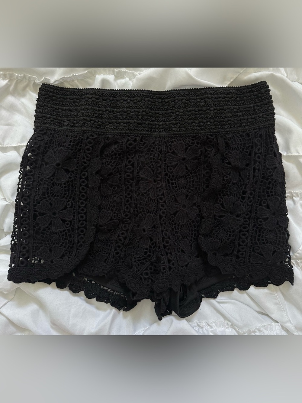 NWOT No Boundaries Black Crochet Floral Shorts Juniors Size Medium (7-9)